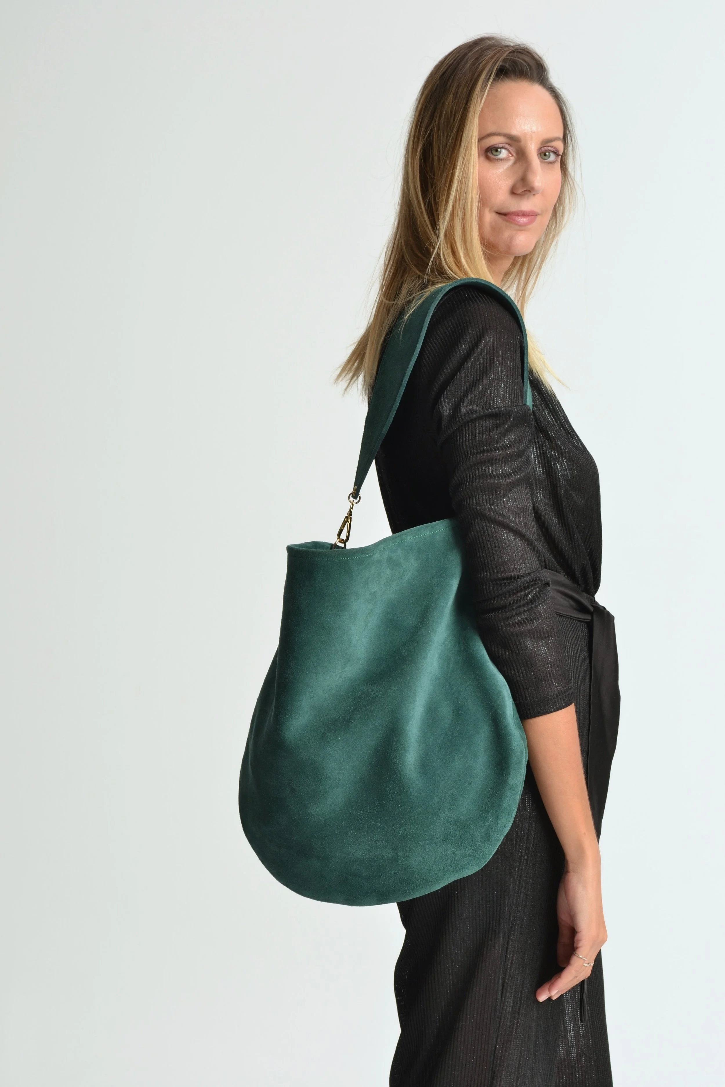Anna soft suede bag in emerald green
