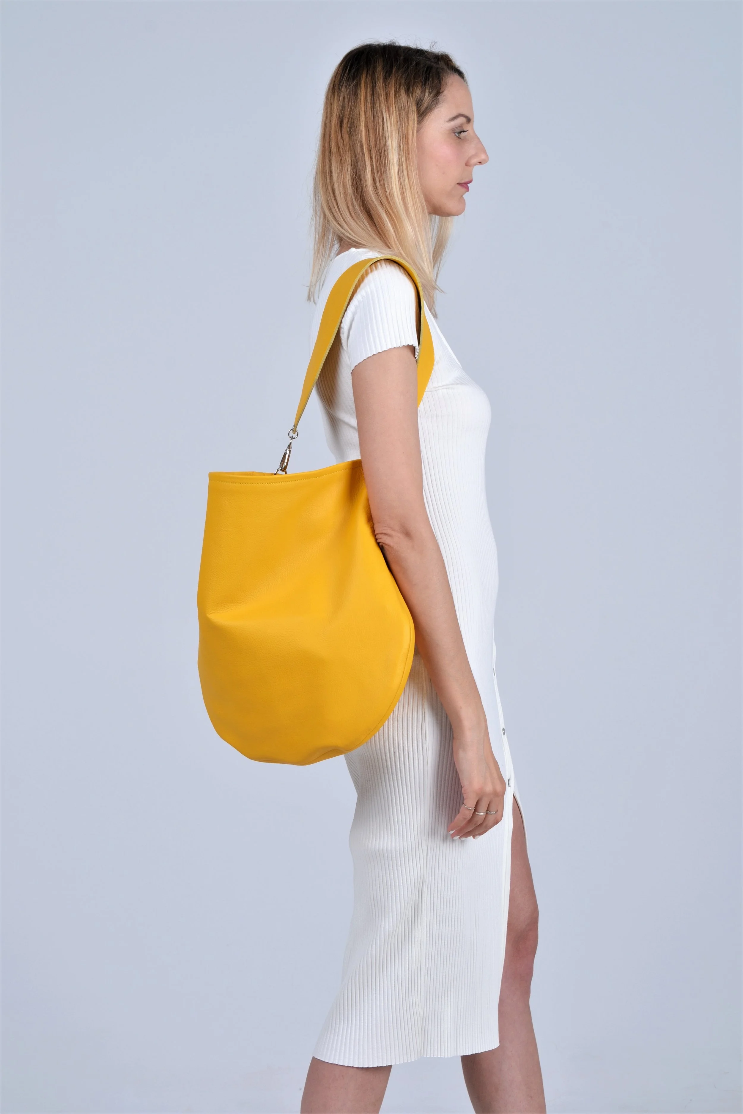 Anna mat leather bag in yellow