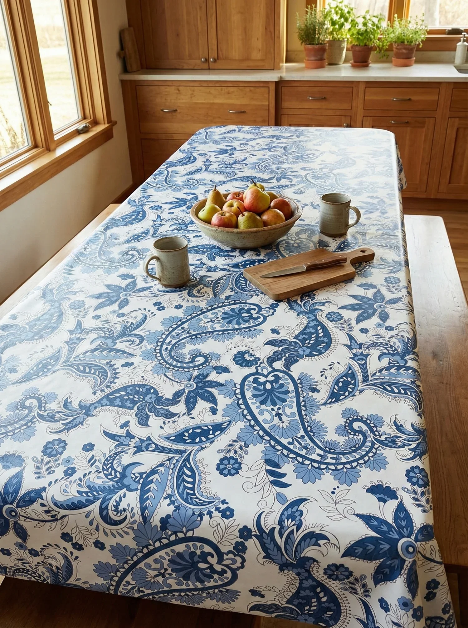 everyday-blue-paisley-view-3.webp