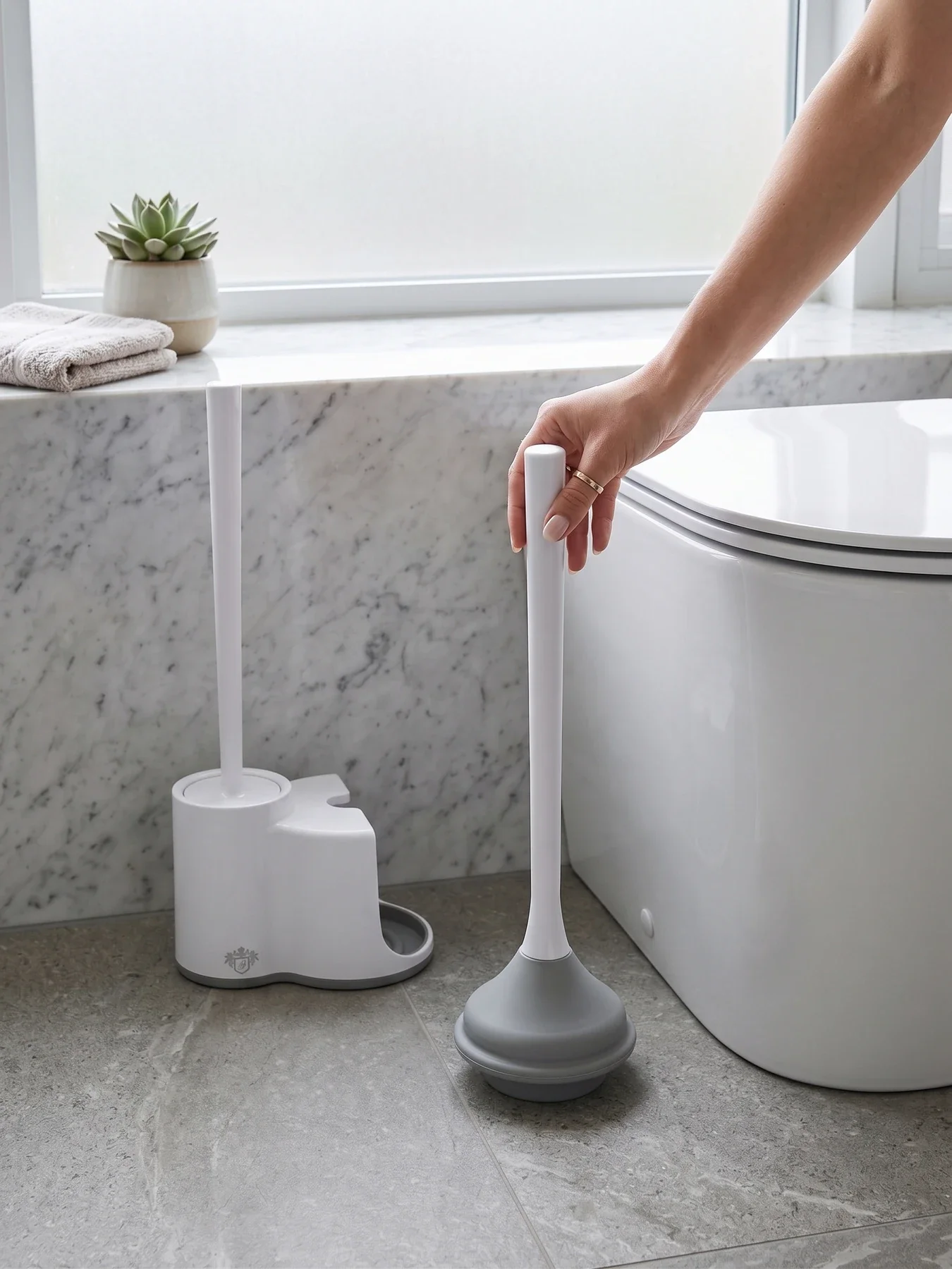 toilet-brush-bathroom.webp