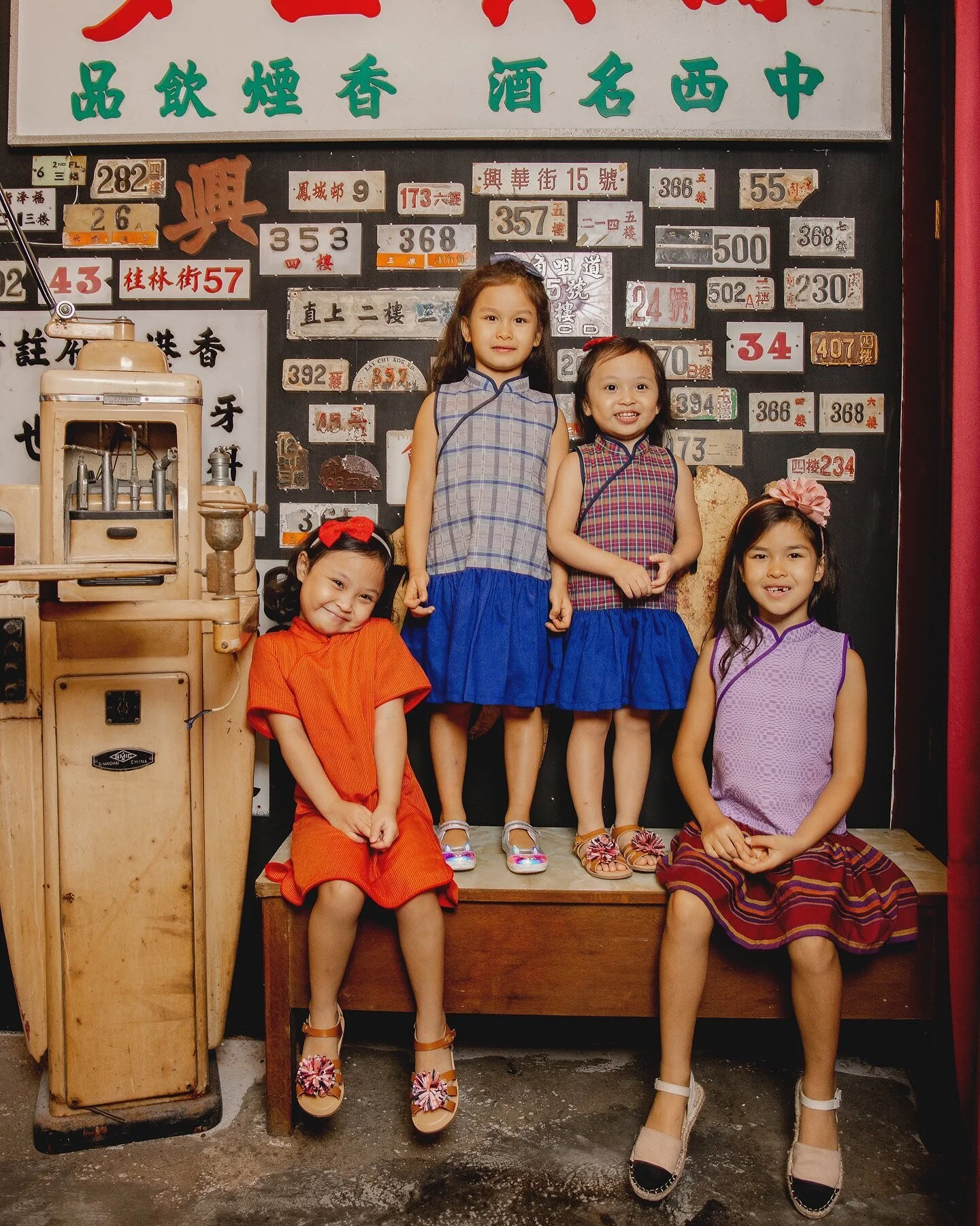 Happy Lunar New Year!🍊🧧🍊Wishing everyone a restful holiday with family and friends ❤️ #lunarnewyear . . . #consciousfashion #kidsfashionhk #cny2022 #explorekids #kidsfashionbook #fashionforminis #handwoven #handloomedwithlove #handloomed #philipp