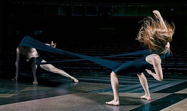 🔺TRI-THIS🔺@sadlers_wells is streaming its hypnotic performance Gravity Fatigue , where fashion and dance collide. Originally premiered in 2015, the piece combines the visual creativity of designer Hussein Chalayan with a contemporary dance by award