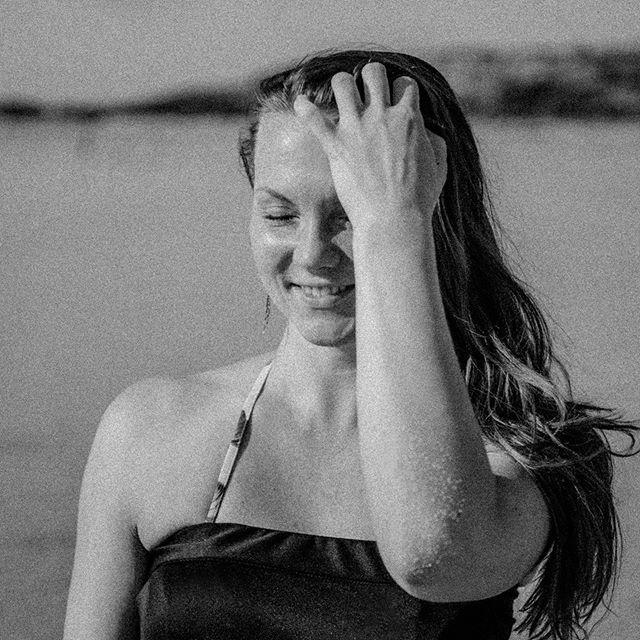 Nat&uuml;rlich sch&ouml;n!
.
.
@irina_shiine 
#beachvibes #outdoorlovers #nomakeupshot #outdoorphotography #onlynikon #portraitphotography #summerphotoshoot