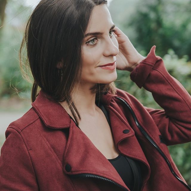 Dreaming... .
.
.
#outdoorportraits #womanportrait #beautyfotografie #makeportaits #portraitlovers #portaitmood #portraitphotographer