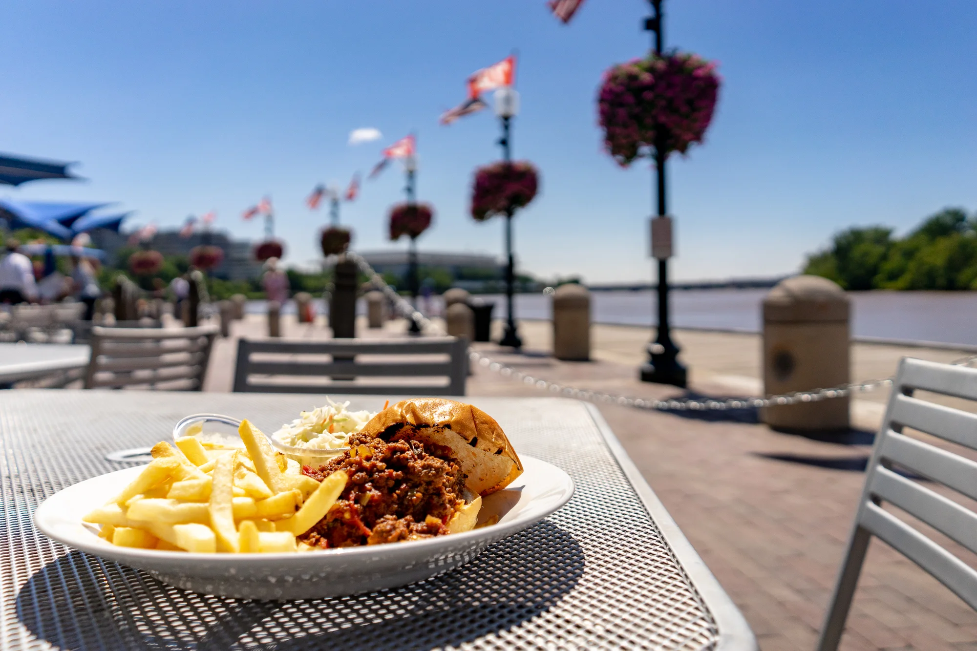 Restaurant — Nick's Riverside Grill