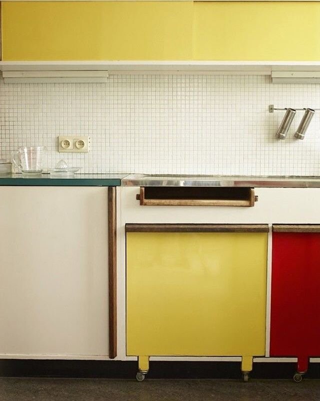The bright and cheerful kitchen of modernist architect Renaat Braem in Antwerp. Featured in @remodelista photographed by @lesliewilliamson .
.
.
.
.
.
.
.
.
.
.
.
#remodelista #renaatbraem #modernistarchitect #modernism #modernistarchitecture #midcen