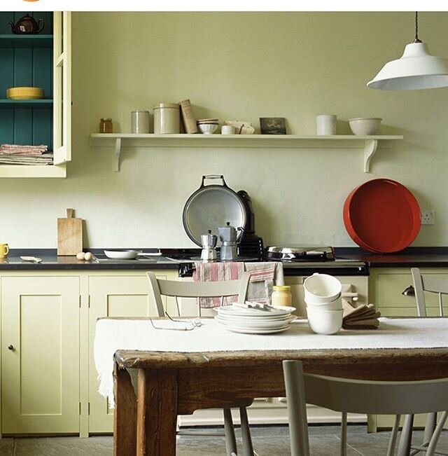 Another beautiful kitchen by @plainenglishkitchens and @kate_h_shaw.
.
.
.
.
.
.
.
.
.
.
#plainenglishkitchen #kitchen #rustickitchen #countrykitchen #englishinteriors #englishhomes #aga