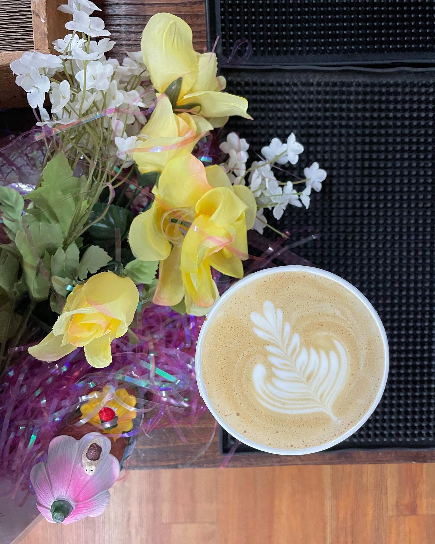 We&rsquo;ve been having fun with latte art over here 🤭

Stay creative through out the day with us 😋🖼️

#staycreative #getartsy #whatsbrewingsatx #latteart #differentlatteart