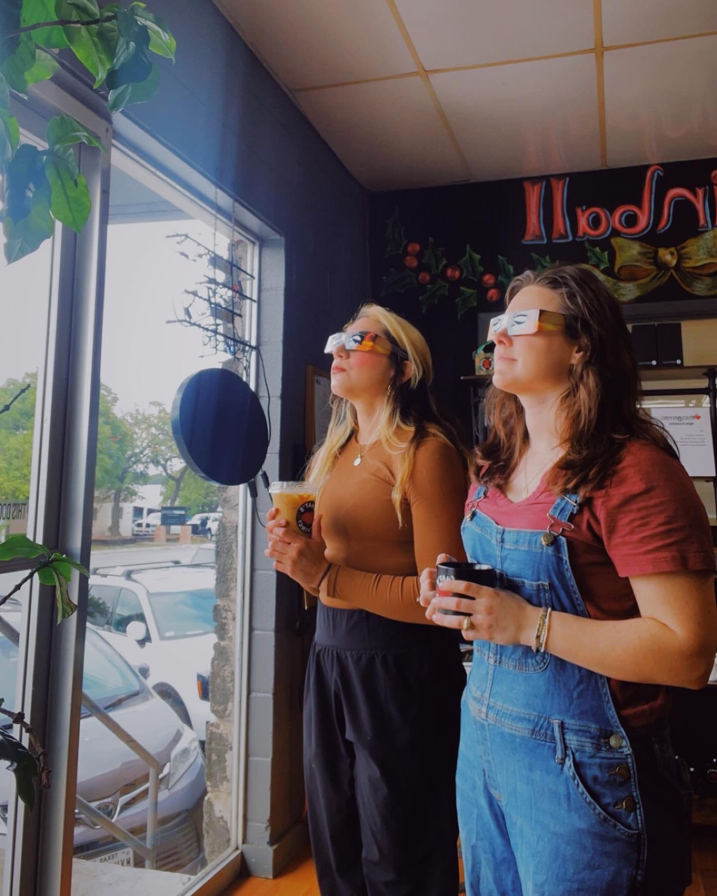 Until supplies last, every drink purchased will get a pair of glasses!! 👓🦦🌑

Grab your buddies and hang out with us for the eclipse! ✨🌘🌑🌒✨

ALSO DON&rsquo;T FORGET! We have our seasonal banana nut cold brew out! It&rsquo;s becoming a fan fav!! 