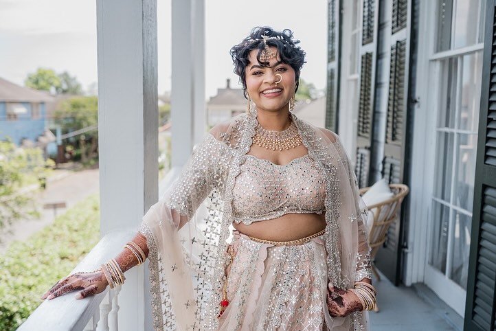 Some beauty for your timeline, our gorgeous P&amp;P Bride, Anagha!🩷🩷🤍💛💛
⠀⠀⠀⠀⠀⠀⠀⠀⠀
@noladarlingsphotography @verdebeauty @nazranaanj