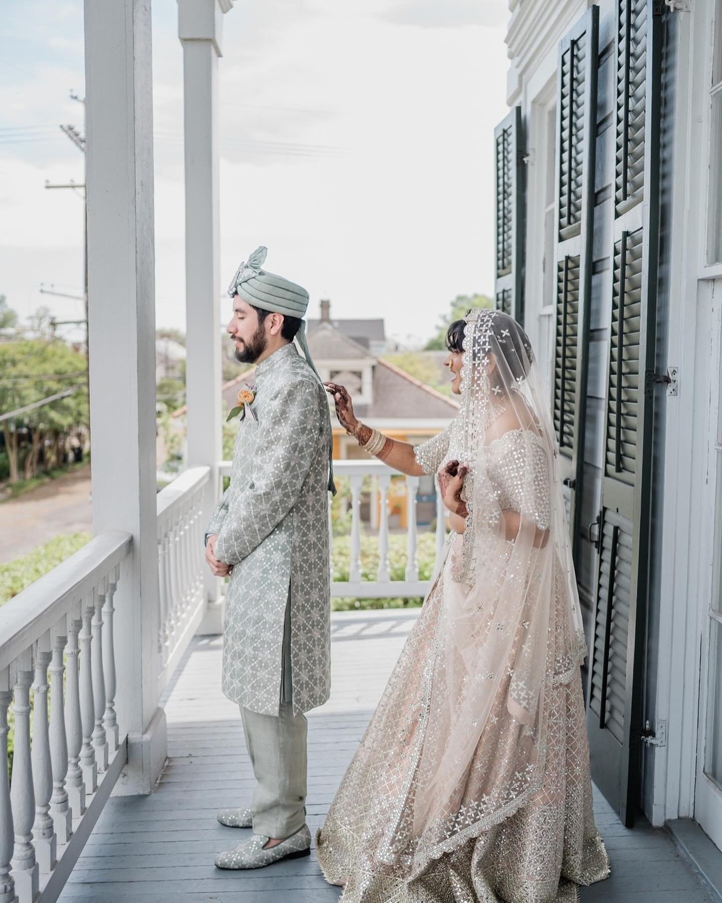 First Looks are always sweet moments! 
⠀⠀⠀⠀⠀⠀⠀⠀⠀
🫣 Planning on one for your day? There are a few key logistics that ensure First Looks go smoothly. Hire us or another professional planner to get it right (among other things)!!
⠀⠀⠀⠀⠀⠀⠀⠀⠀
Captured @th