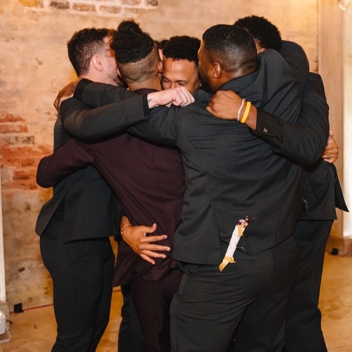 Brotherhood!! Love to see it. Absolutely loved this day. 🤍🤍
⠀⠀⠀⠀⠀⠀⠀⠀⠀
📸 @devontewilliford of @raresightingphotography
