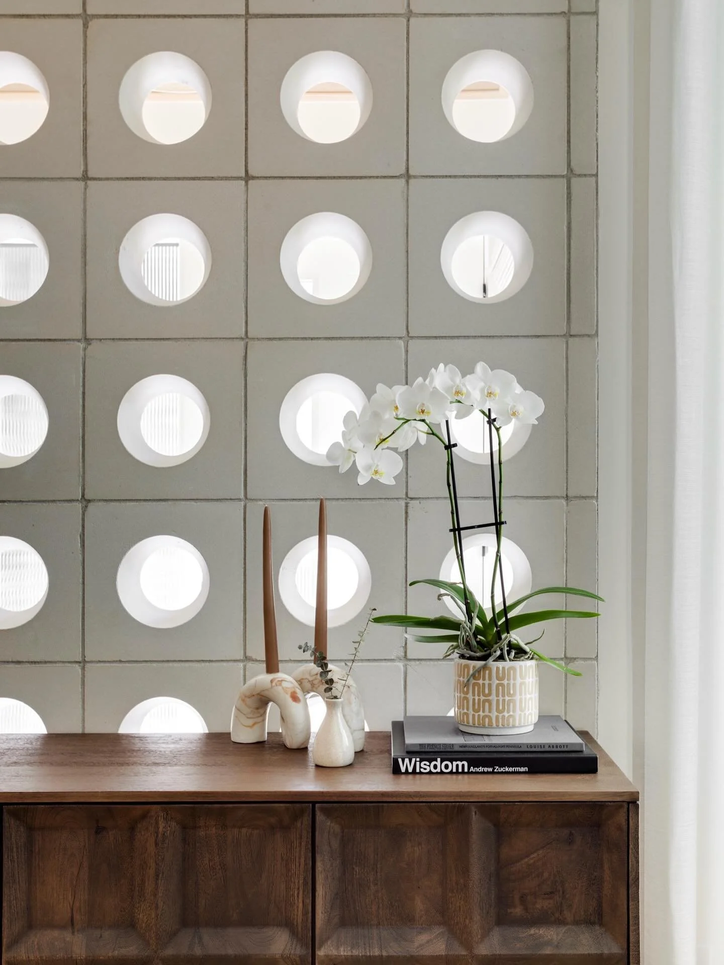 After a very busy week, we&rsquo;re kicking off the long weekend early to enjoy the sunshine + gear up for a weekend of food and family. Happy Thanksgiving! 

📸: @kmphotographyinteriors