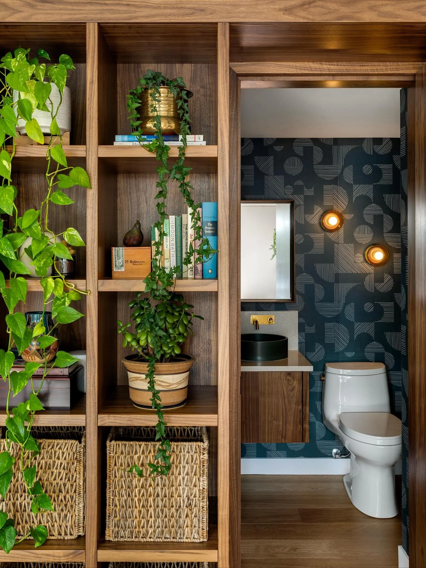We&rsquo;re thrilled to have our #SFSunnysideReno powder room nominated as a finalist for @westernliving&rsquo;s WL25 awards!
This little powder room is seamlessly (and almost secretly!) integrated into a wraparound walnut millwork feature that acts 