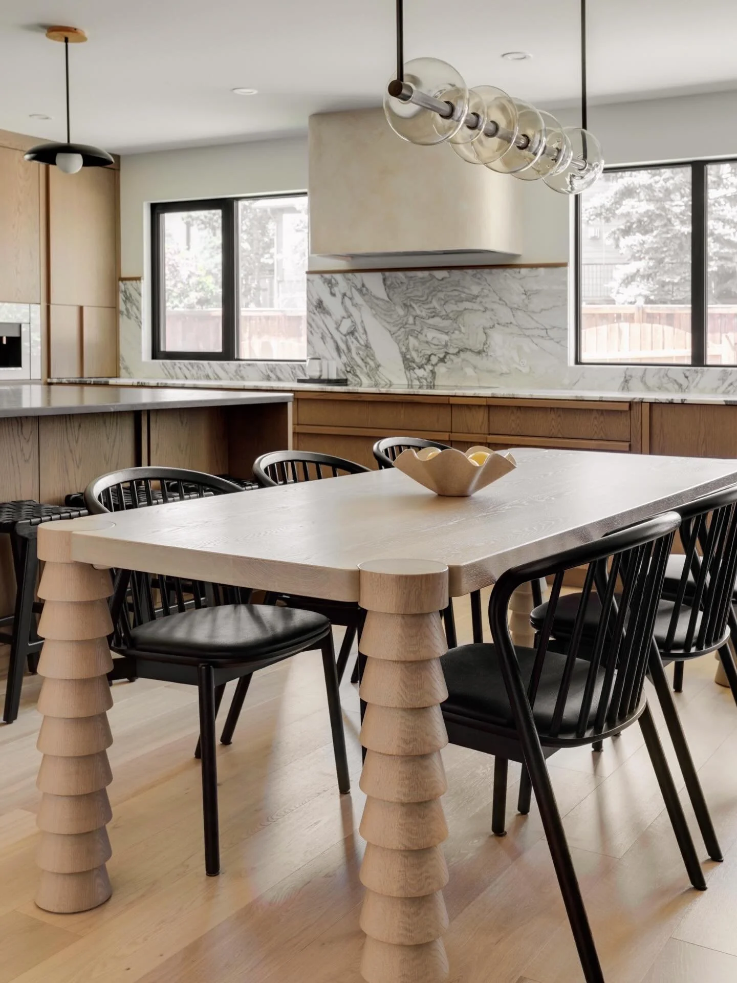 We absolutely love designing custom furniture whenever possible &mdash; while it&rsquo;s more expensive than retail, it gives you full control over all aspects of sizing, finishes, and design. 
This custom dining table by @mobiusobjects was a true co