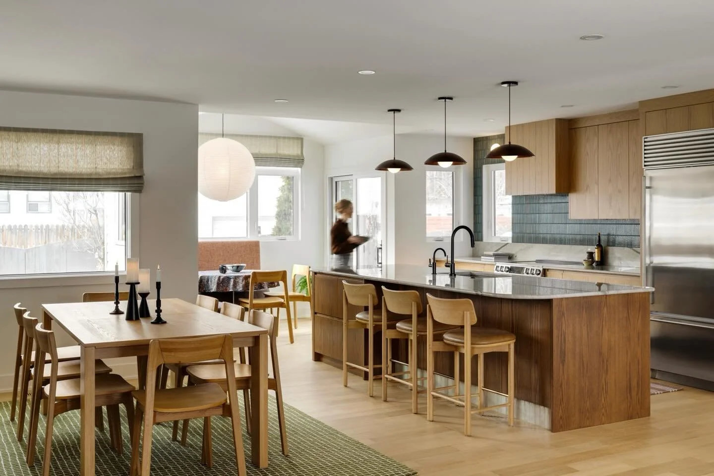 Our #SFLakeviewMain project reimagined a dated 1990&rsquo;s interior into a warm, functional, and colourful family hub. 

Project gallery + before photos now up on the website! studiofelix.ca ✨

📸: @kmphotographyinteriors 
🛠️: @hndlhomes