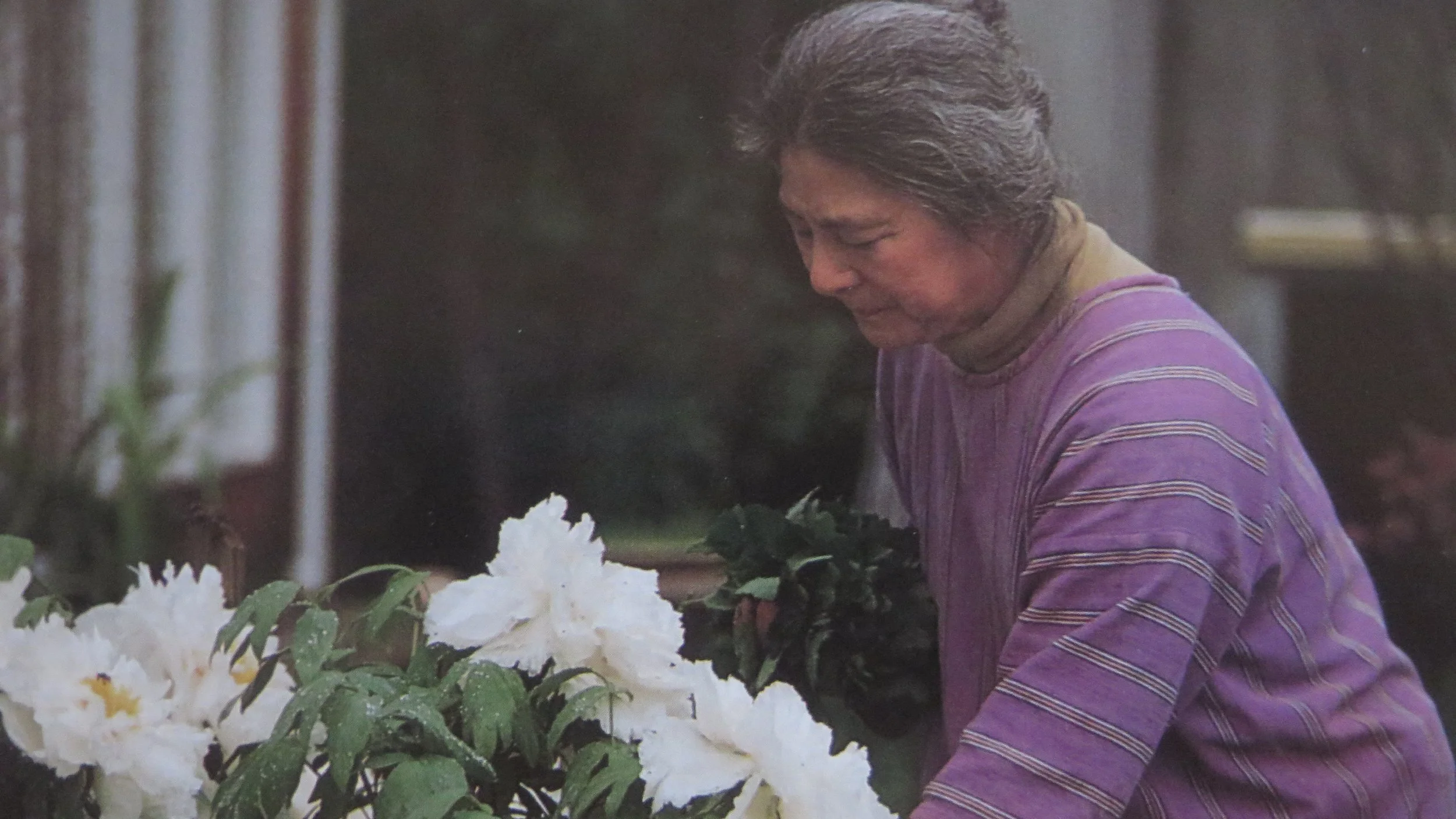  Takaezu with peonies from her garden 