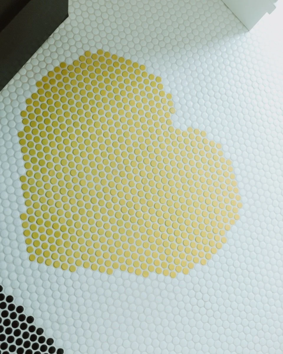 &bull; take heart &bull; 

📸: @lanaicollective 
architect: @vinyetarchitecture 
build: @southernbuildersresidential 

interested in working together? starting a new build, reno, or full service decorating project this year? we&rsquo;d love to help &