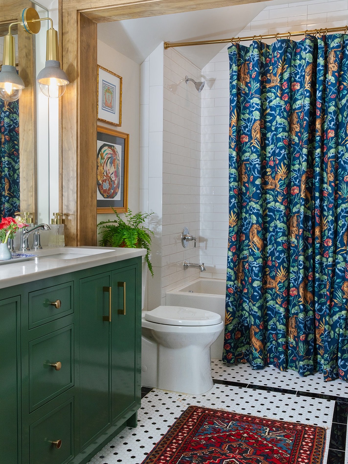 &bull; april showers &bull;

📸: @christinahussey
styling: @meganhforbes
architect: @vinyetarchitecture 
build: porter sprouse builders

interested in working together? starting a new build, reno, or decorating project this year? we&rsquo;d love to h
