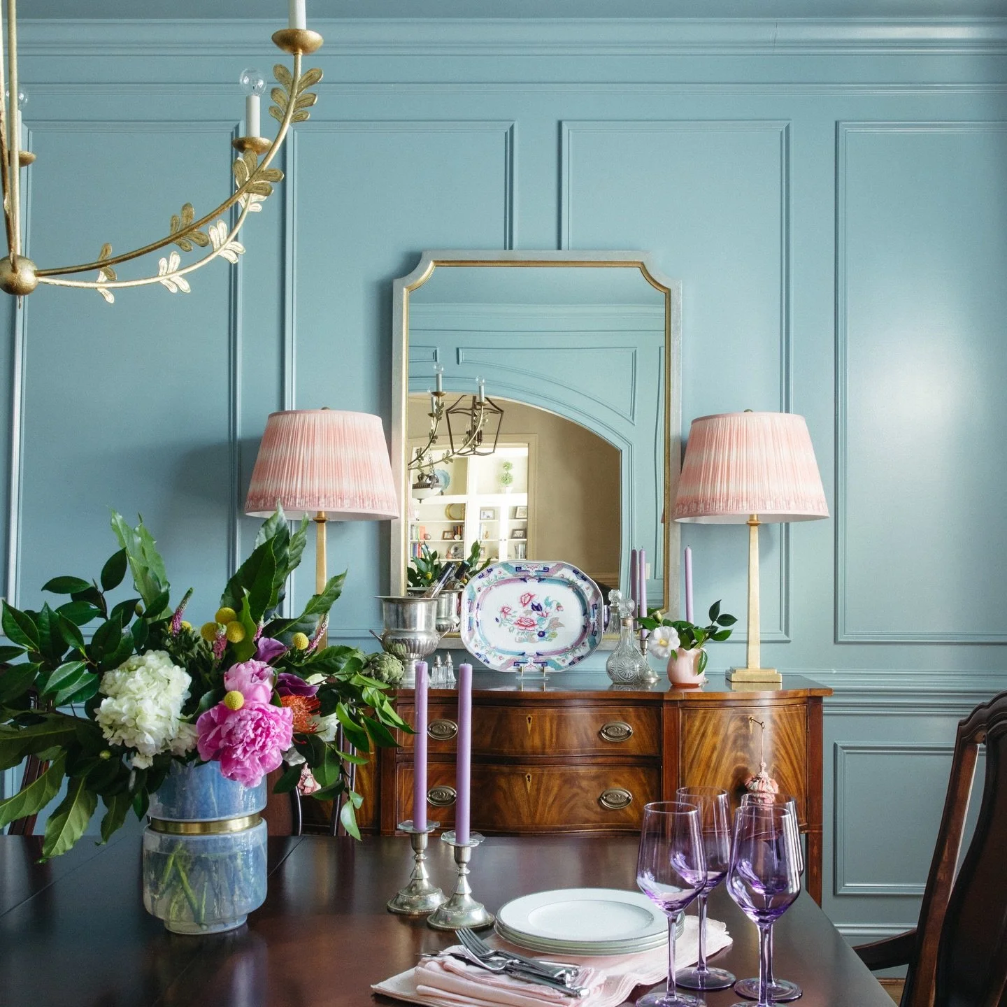 &bull; may flowers &bull;

📸: @christinahussey 

interested in working together? starting a new build, reno, or decorating project this year? we&rsquo;d love to help &mdash;  visit our website to schedule THE CHAT + get started!