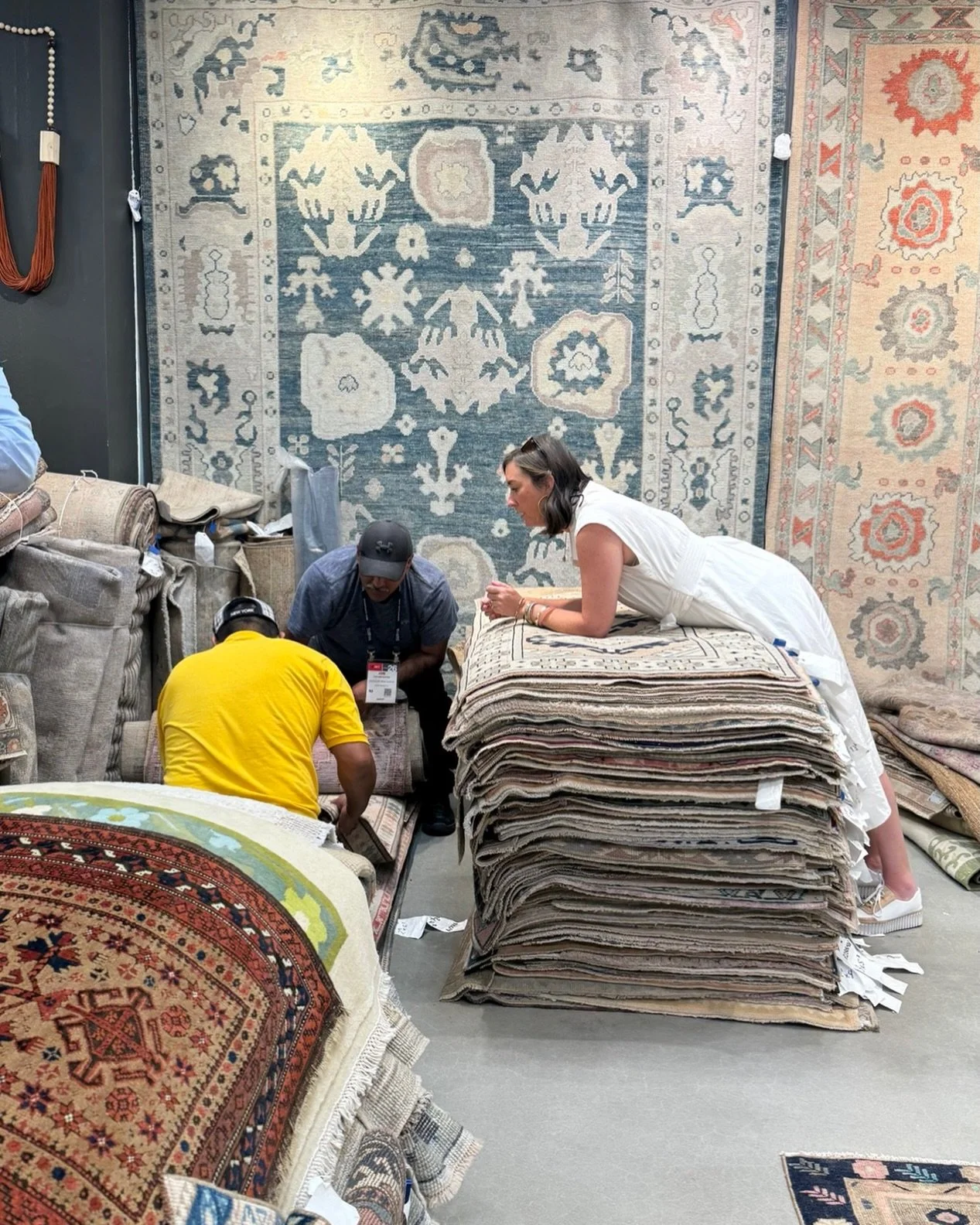 &bull; pull the rug out from under &bull;

📸: @ashmowens 
taken last week at high point market. if you know me IRL, you know that i *rarely* remember to snap pics. i also happen to complain each + every time i have to take one. and, well&hellip;@ash