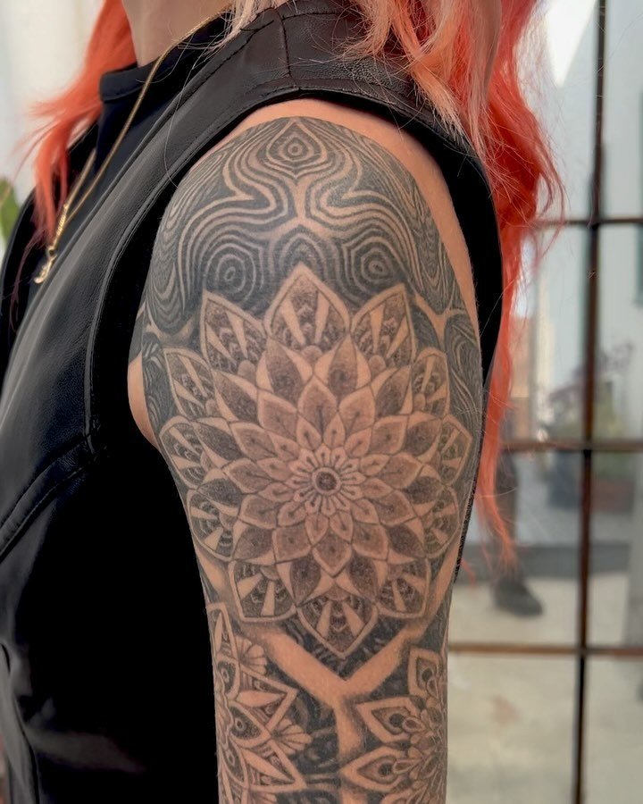 It&rsquo;s all in the details! Geometric Mandala sleeve by the man with one hand @clawtattoos tattooed on @lizthepiercer 

DM the shop to book your next spot with Claw. 📐