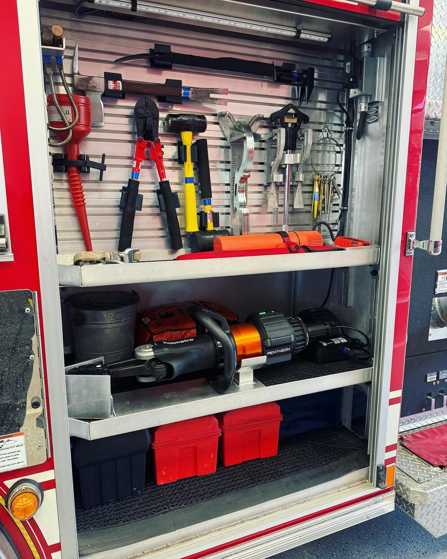 When you get a new Holmatro tool and need a mount for it&hellip;don&rsquo;t worry, we&rsquo;ve got it under control! 

Thank you @43_fire for your support!