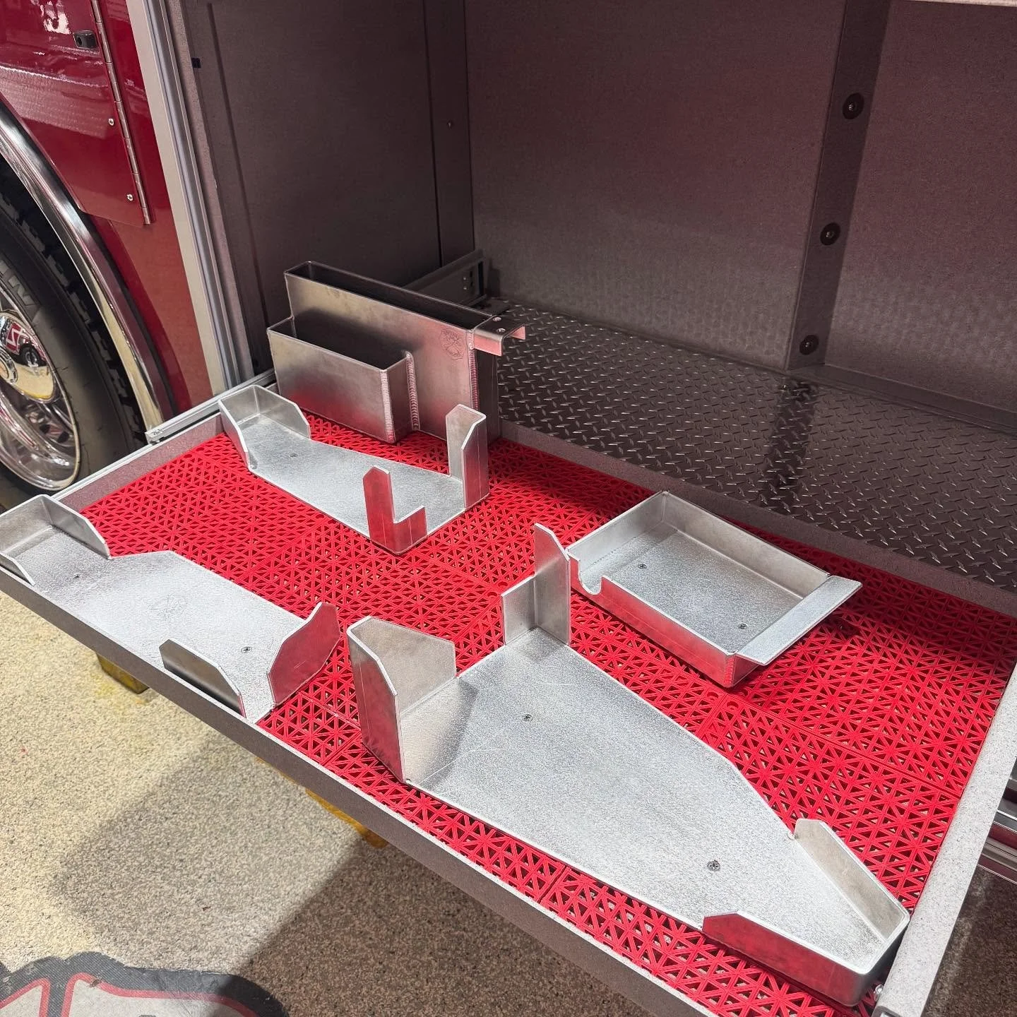 Red and yellow on the same drawer. Is that allowed? 🧐