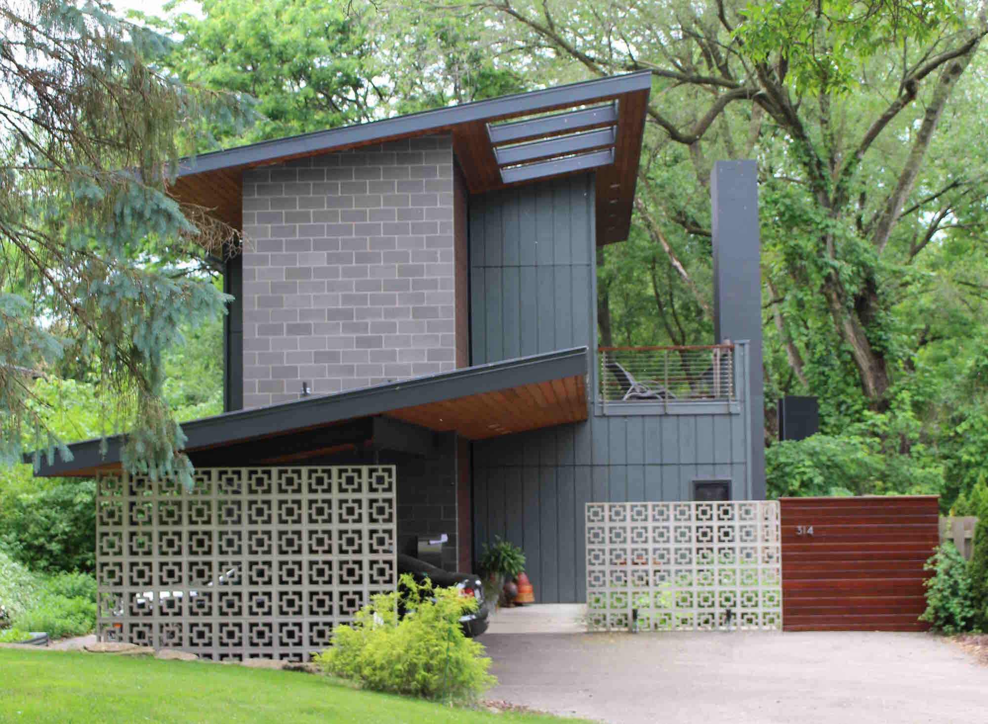  One breeze block screen conceals the carport and the other shields the entry to the house in this contemporary residence on Midvale Boulevard just north of Mineral Point Road. (Photo: Michael Bridgeman) 