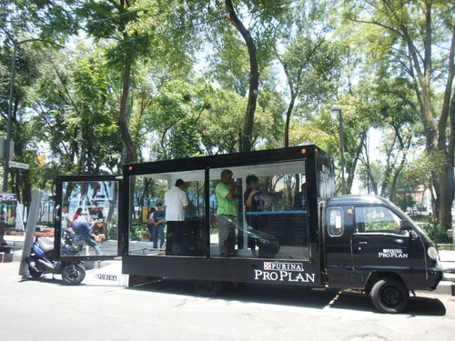 vitrina_movil_purina.jpg