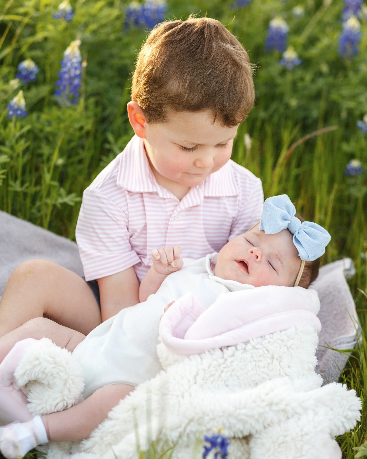 "Spring adds new life and new beauty to all that is." &ndash; Jessica Harrelson 🌿💙🌸

There&rsquo;s nothing sweeter than a big brother holding his newborn sister, surrounded by Texas bluebonnets&mdash;proof that spring isn&rsquo;t just a 