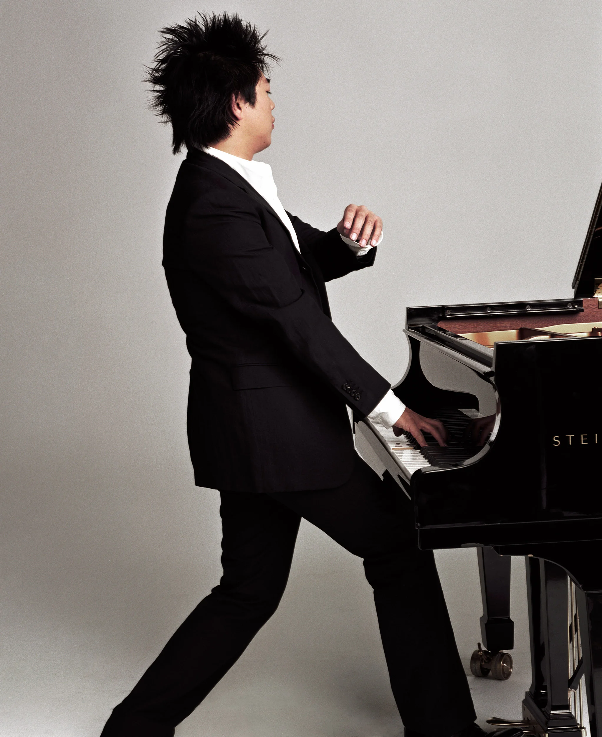 Lang_Lang_atPiano_crop.jpg