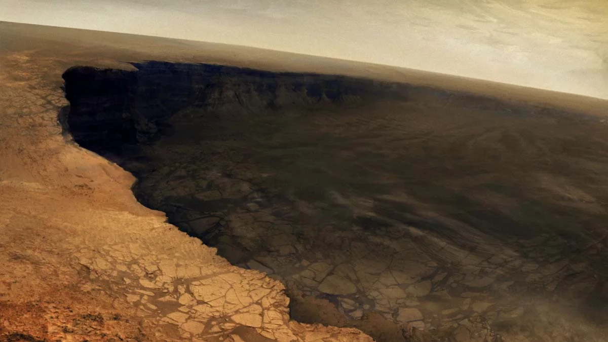 In this extraordinary trip to the planet Mars, each shot is directly inspired by the Red Planet’s real geologic features.