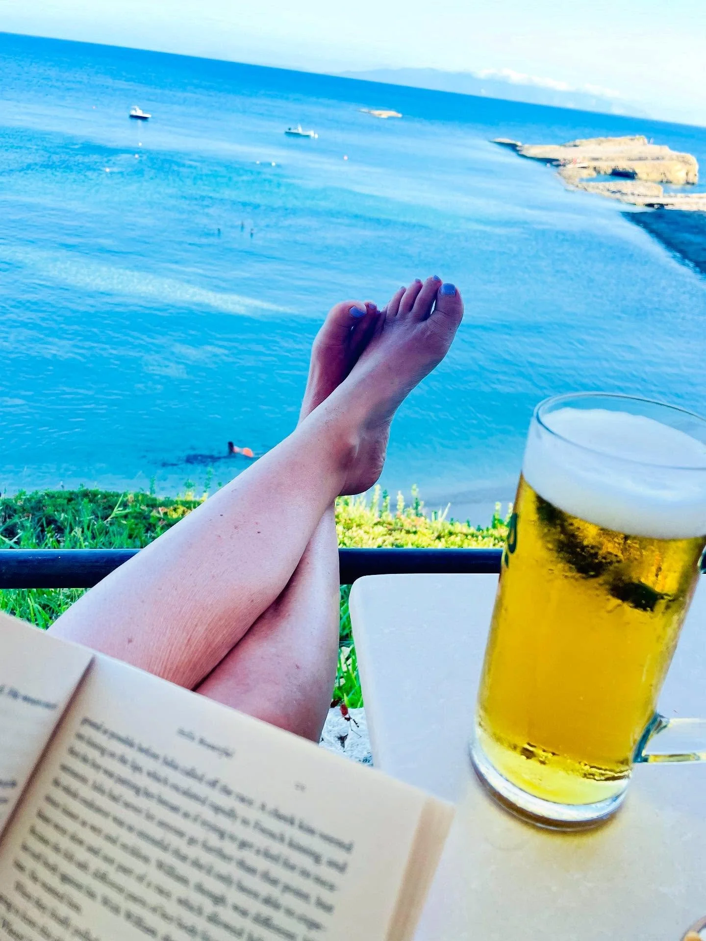 🍻 Here&rsquo;s to me&mdash;after six months slogging through that beast of an essay, I&rsquo;ve finally hit submit. 8,375 words&mdash;done and dusted! Now it&rsquo;s feet up, cold beer in hand, and a good novel instead of academic torture. Whoohoo&m