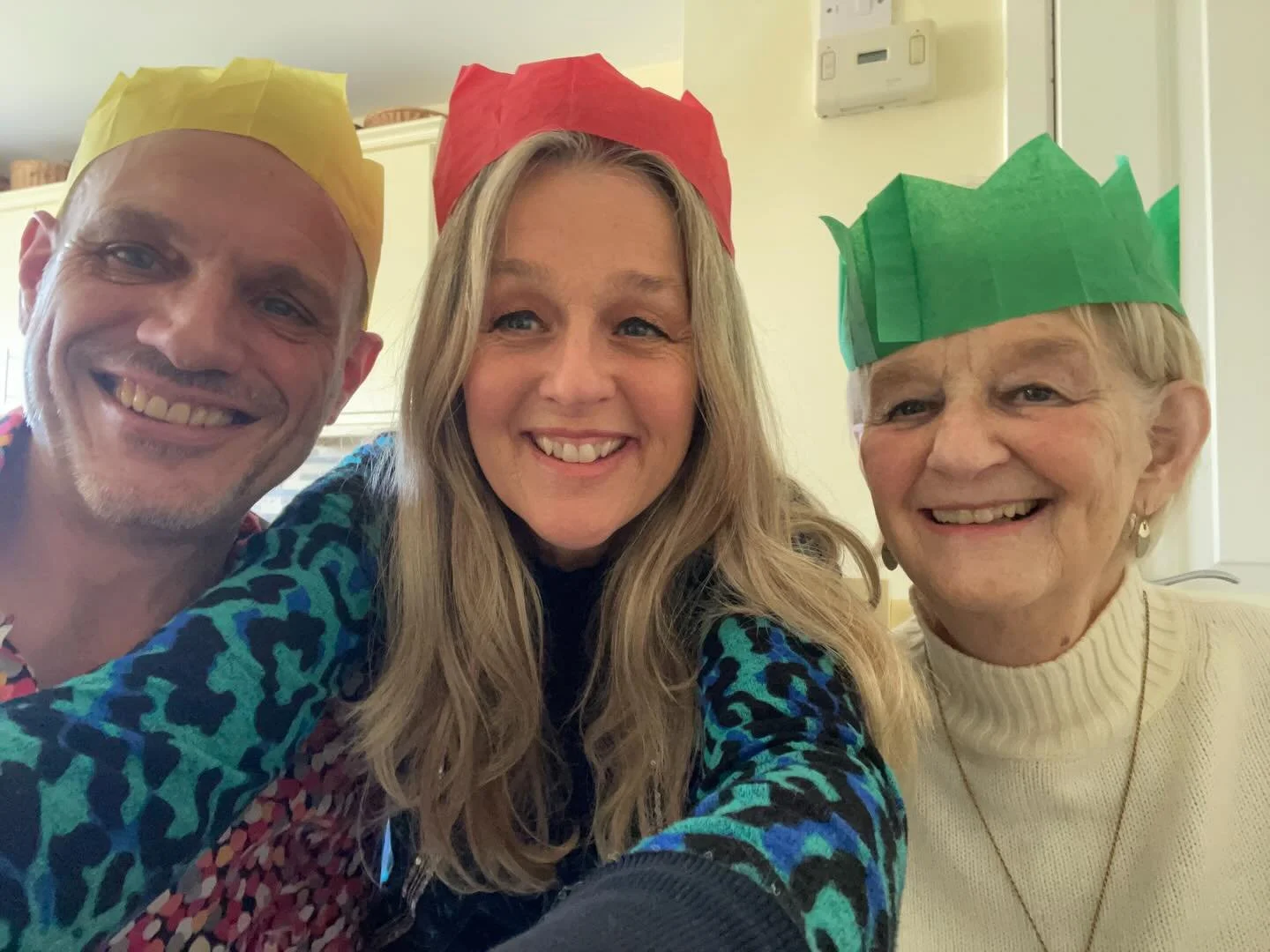 Ding Dong merrily, everyone 💖 Wishing you joy that sparkles, kindness that overflows and gratitude that carries us through this festive season and always 💖⭐️🥂 cheers from me, Marc and little Barbie 🥰 #festivecheer #grateful #happychristmas❤️ #fam