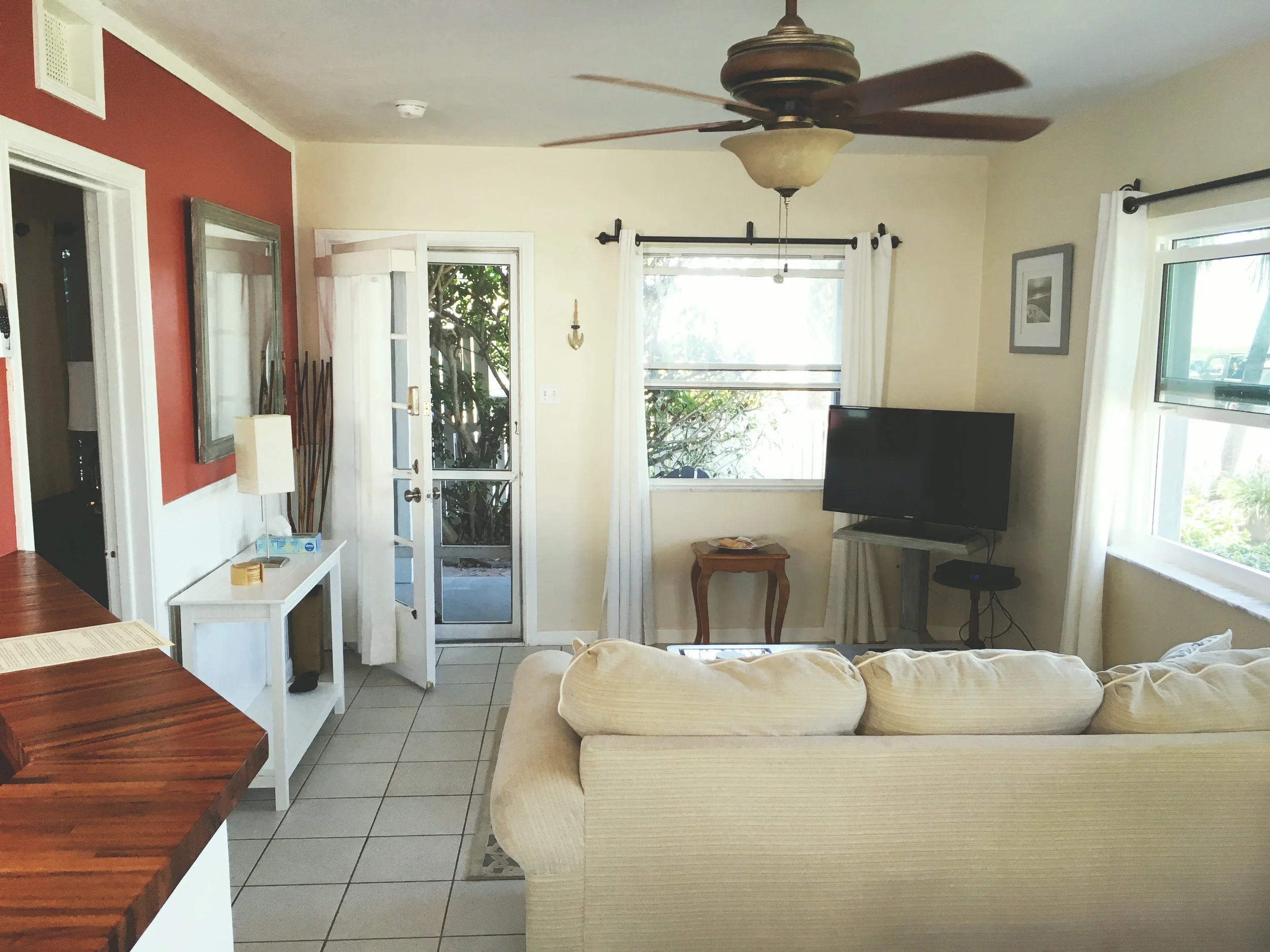 Sunset Coastal Cottage Beach Condo Rental PassAGrille, St. Petersburg