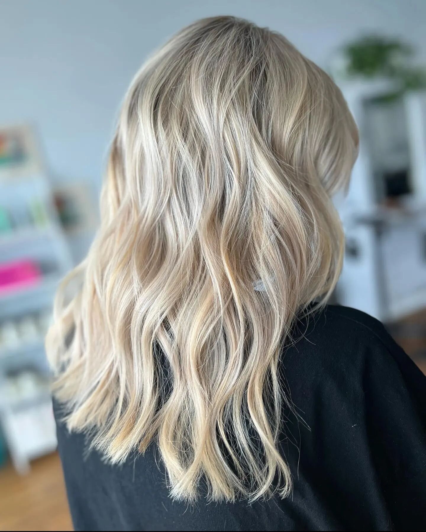 🌱🌱 has Sprung with the stunning blonde 🌱🌱
Book your Spring do this month @birchsalondenver