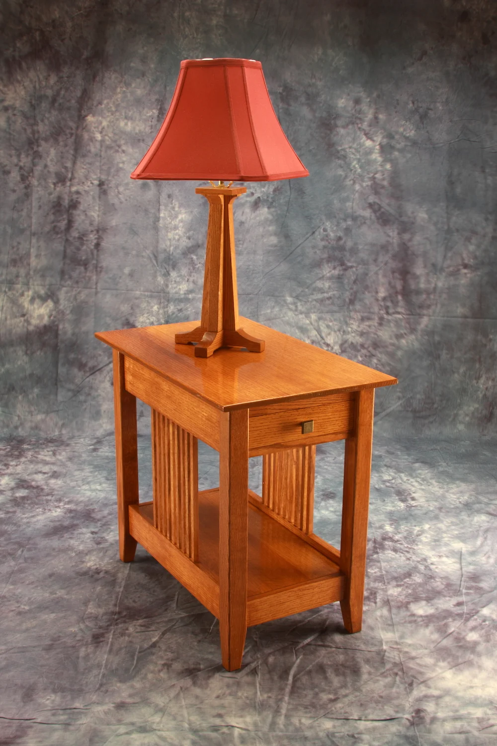 Arts &amp; Crafts table lamp in red oak