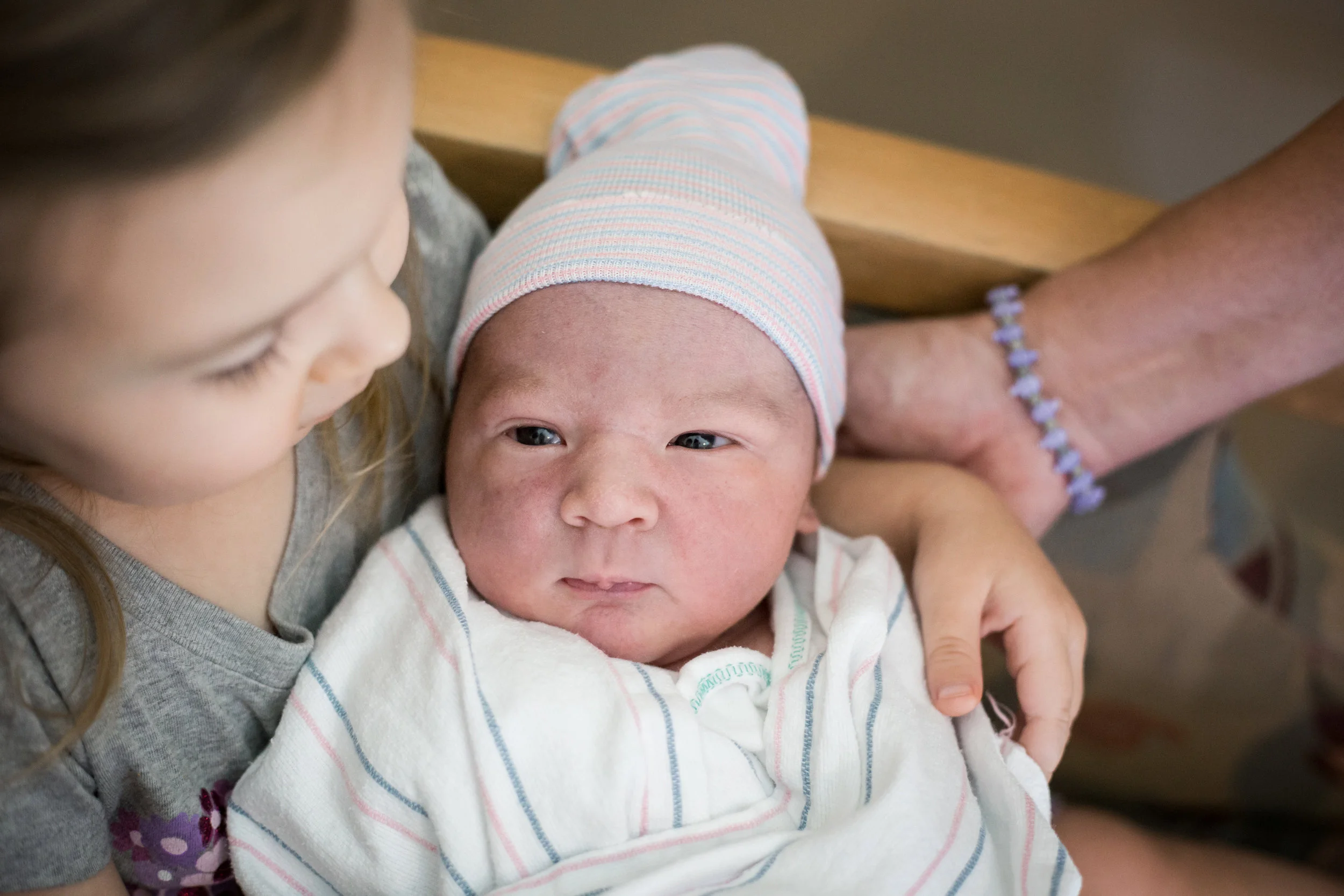 meeting-new-sibling-birth.jpg