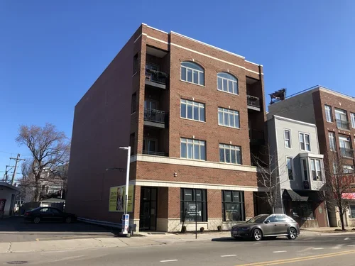 1152 W Diversey