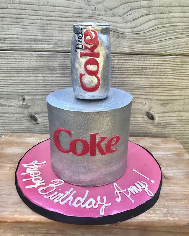 When you love Diet Coke, you should have it in cake form,  too 😊
#dietcoke #buttercream #customcakes #coke #dietcokecake #mainebaker