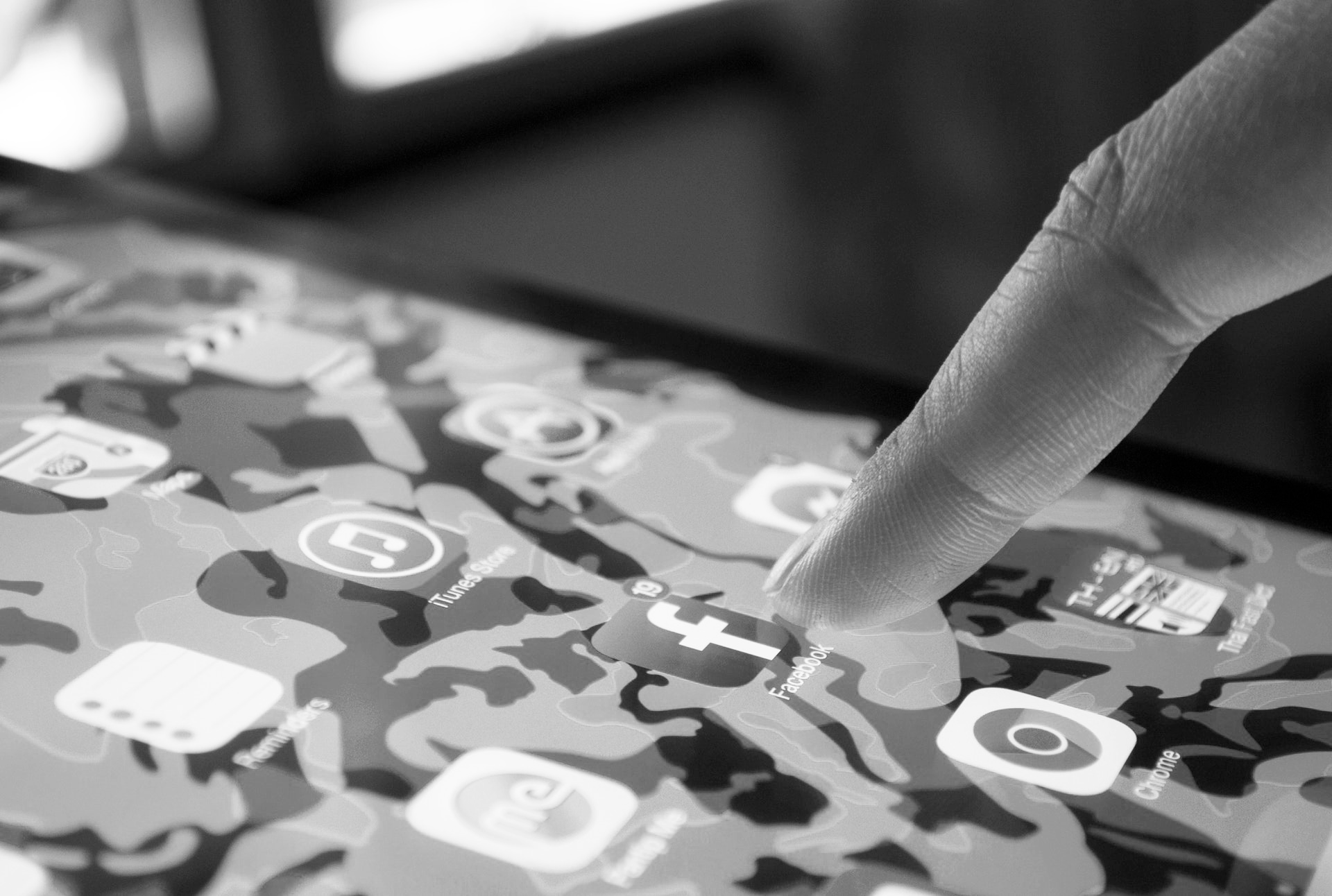 Copy of pexels-photo-433617-bw.png