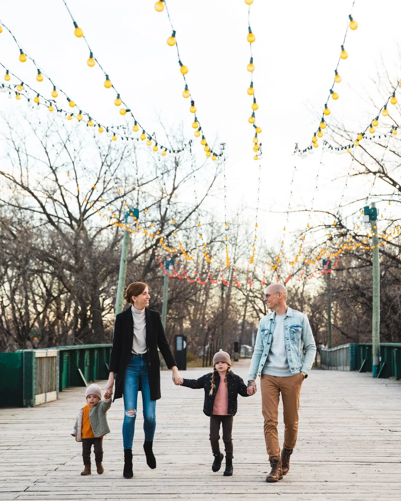 Capturing those family memories 📷

 #winnipegphotography #winnipegphotoshoot #couplephotographer