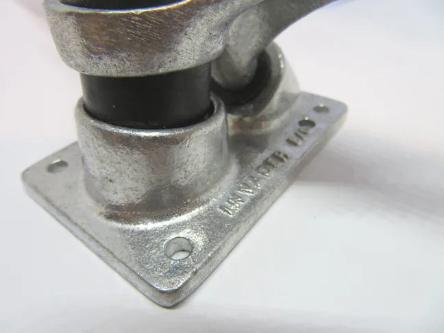 アメリカ製 Sure Grip Invader 700 トラック ビンテージ SURE GRIP Invader 700 trucks — decomposed skateboards