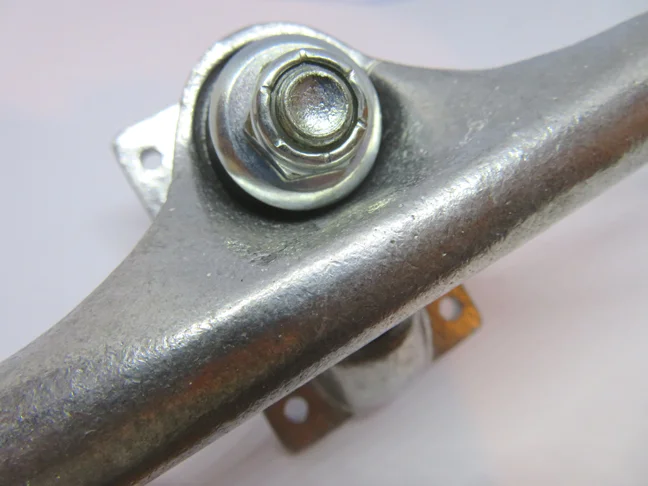 アメリカ製 Sure Grip Invader 700 トラック ビンテージ SURE GRIP Invader 700 trucks — decomposed skateboards