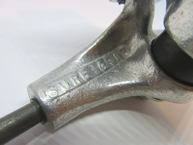 アメリカ製 Sure Grip Invader 700 トラック ビンテージ SURE GRIP Invader 700 trucks — decomposed skateboards