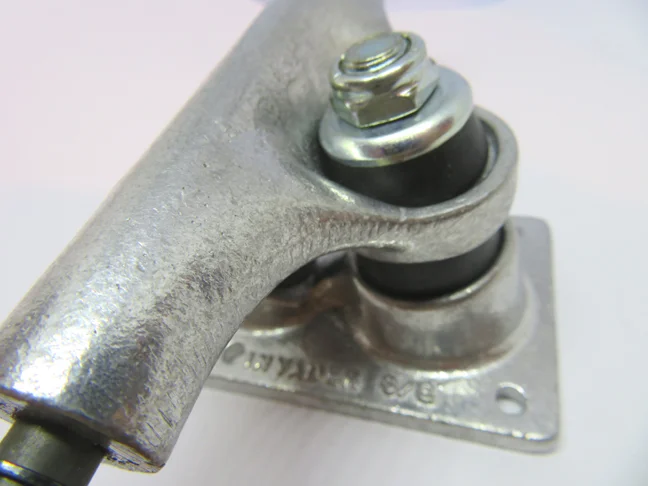 アメリカ製 Sure Grip Invader 700 トラック ビンテージ SURE GRIP Invader 700 trucks — decomposed skateboards