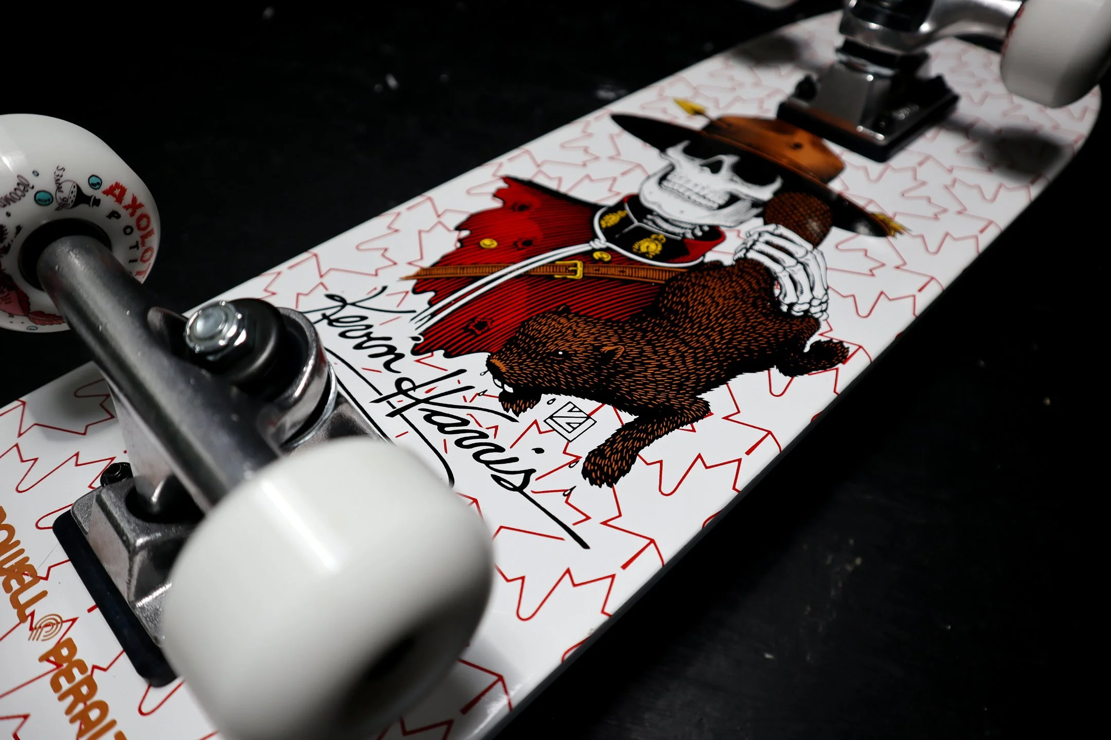 POWELL PERALTA Kevin Harris MOUNTIE White COMPLETE 1 — decomposed