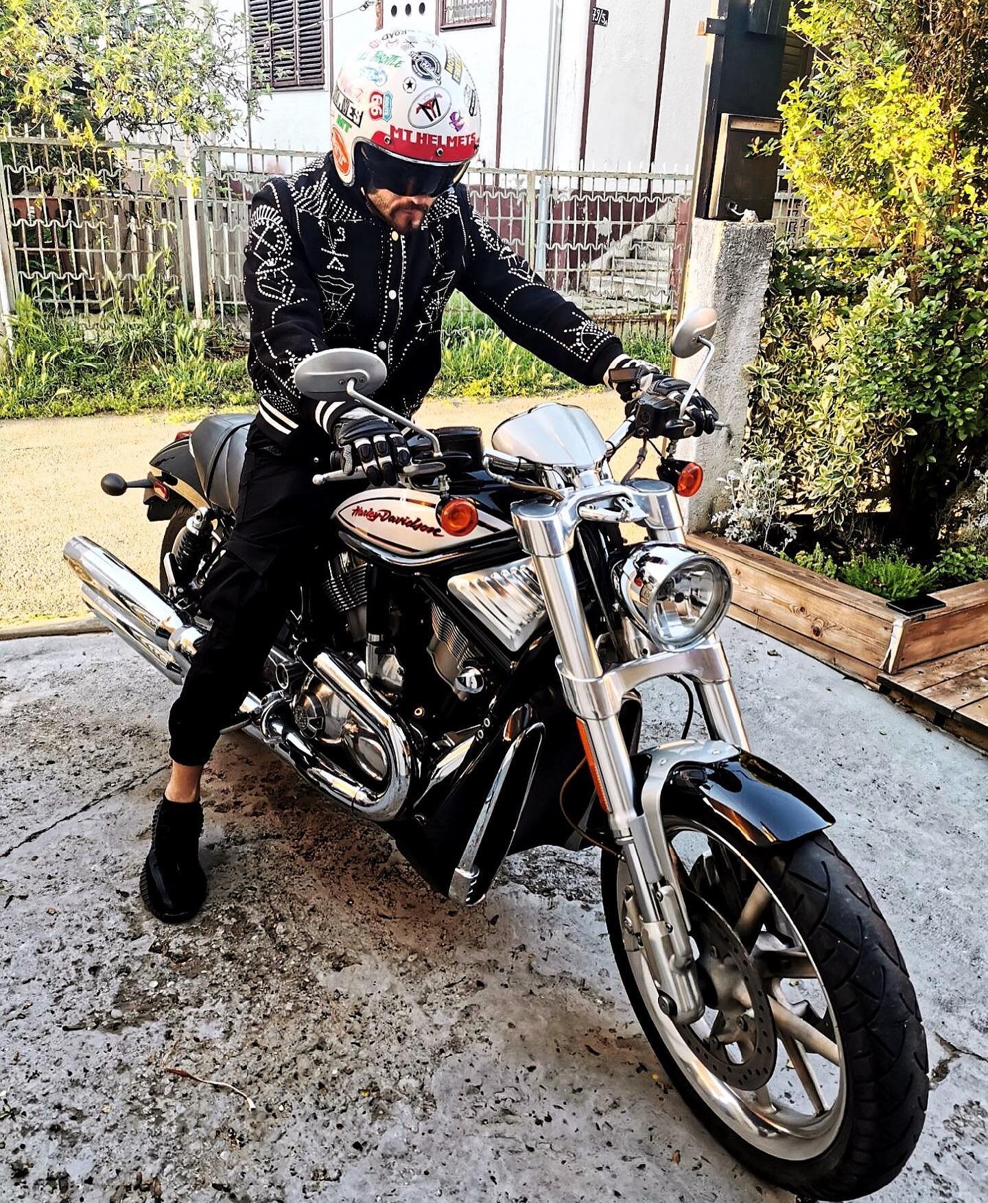 Let&rsquo;s Go Mily ❤️
.
.
#harleydavidson 
.
.

#likes4likes #likeforlike #like4like #likeme #magic #followmeback #followforfollow #mafia #followme #followforfollowback #lifestyle #newyork #newyorklife #america #china #travels #traveltheworld #studi