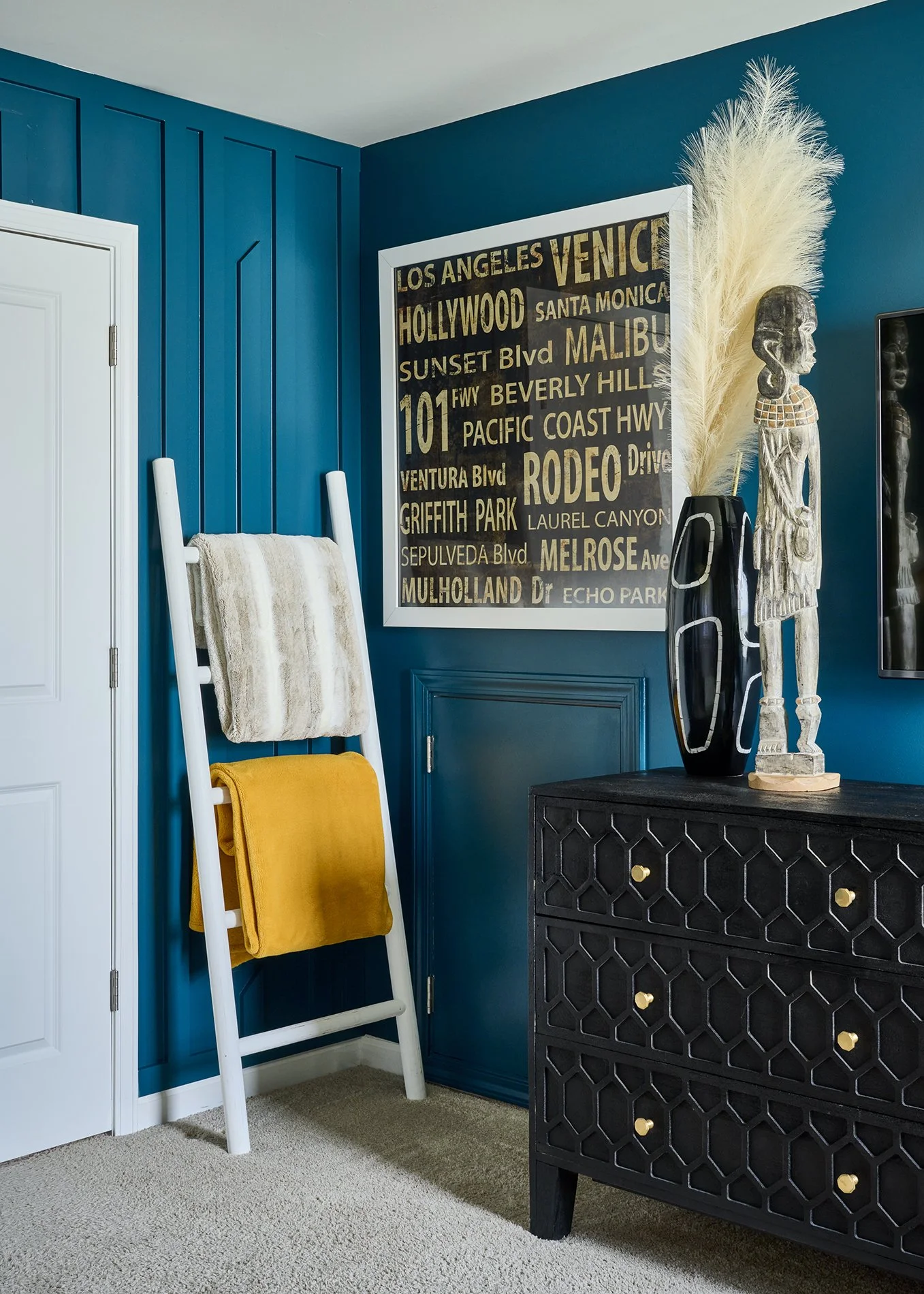 Like Turquoise Paradise - Guest Bedroom